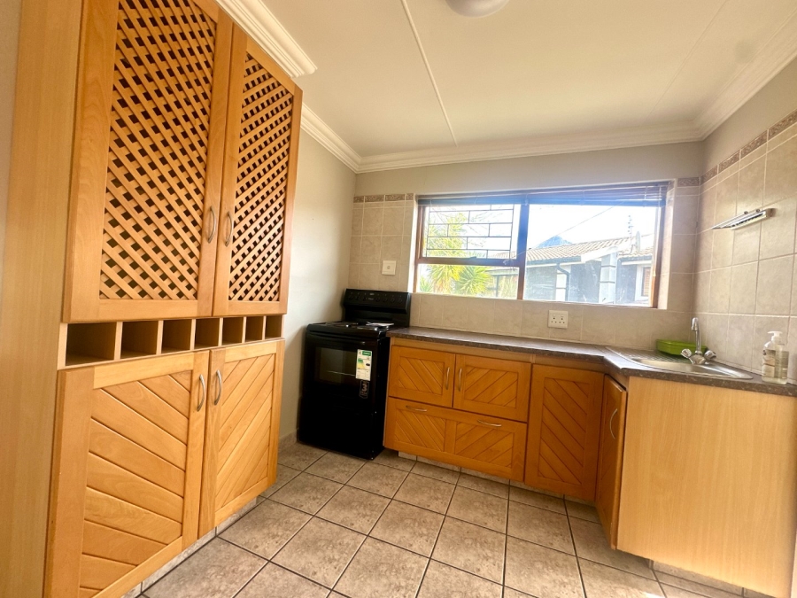 6 Bedroom Property for Sale in Denver Park Western Cape
